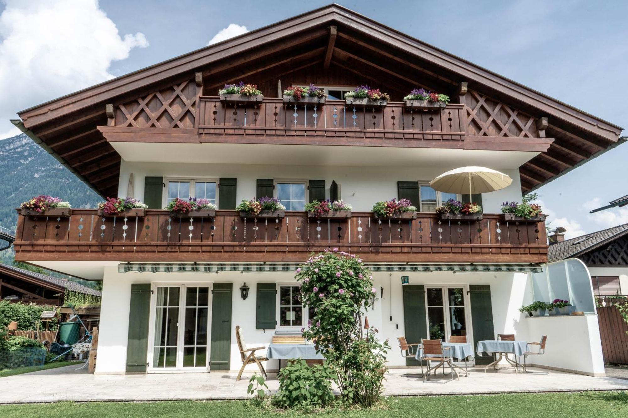 Gaestehaus Quirin Гармиш-Партенкирхен Экстерьер фото